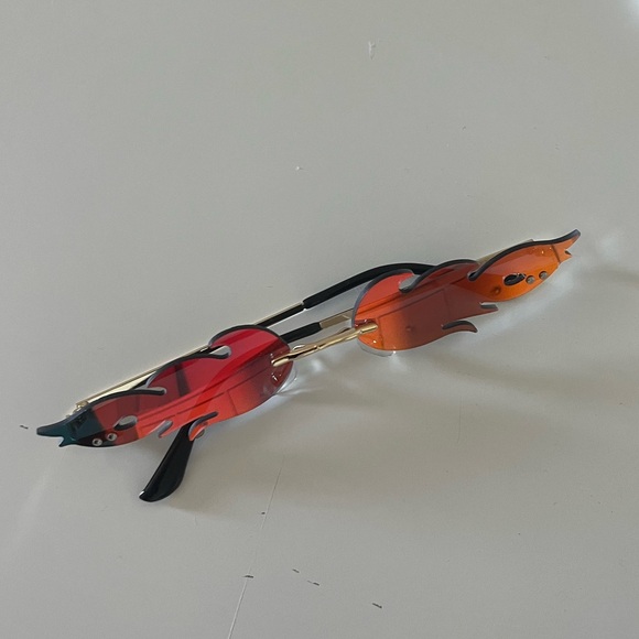 CLOSET CLEAROUT!!!! star&fire sunglasses + cute patches!!!!! - Picture 5 of 8